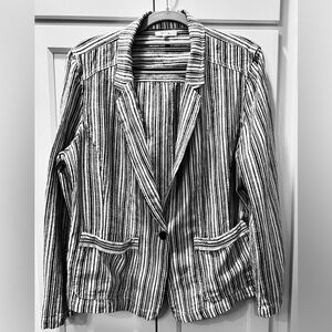 XL Maurice’s cropped Jacket.  Gray striped with 3/4 length sleeves.